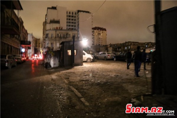 Sökülən evlərin yerini qanunsuz dayanacağa çeviriblər – FOTOLAR