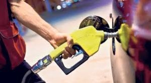 “İdxal benzinin qiymətini artırmaqla yerli istehsalın bahalaşmasına zəmin yaradılır” – Ekspert hökumətin niyyətini açıqladı