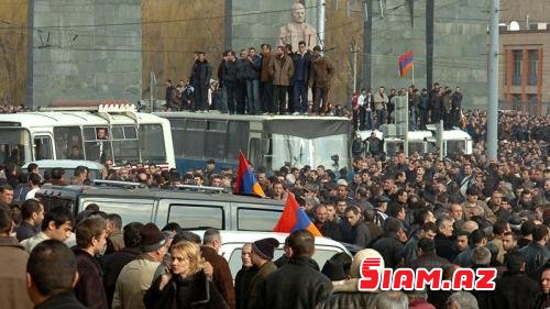 Sərksiyanın ölümü Sərkisyan rejimini böhrana soxdu – düşmən ölkə çalxalanır