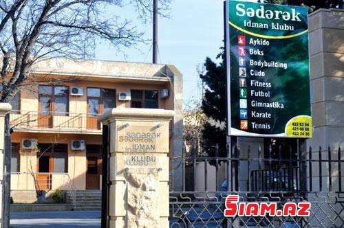 Bakıda inanılmaz qanunsuzluq : “Sədərək” İdman Klubu sakinlərin istirahət parkını hasarlayaraq restoran tikintisinə başlayıb – 100-lə ağac kəsilmək təhlükəsi ilə üz-üzə (Fotolar)