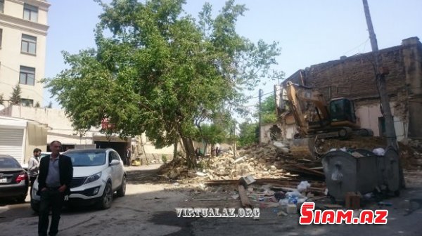 “Azəravtoyol” Bakının mərkəzində sakinləri hədələyərək evindən köçürür