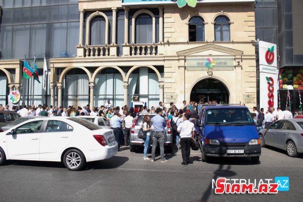  "ASAN Xidmət"in qarşısında uzun növbələr yarandı... - Səbəbi odur ki... / FOTOLAR