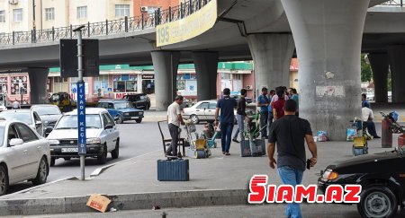 Bakıdakı "Qul bazarı"nda insan dramı yaşanır