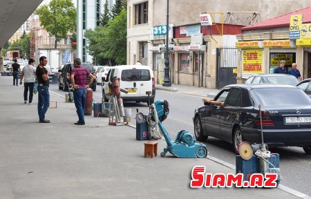 Bakıdakı "Qul bazarı"nda insan dramı yaşanır