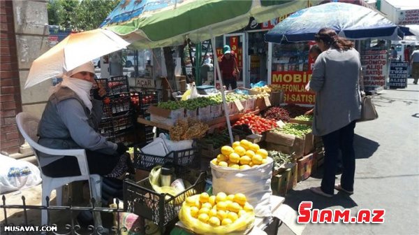 Yayın qızmar günəşi altında çörəkpulu qazananlar: Limon satanlar, dispetçerlər...VİDEOREPORTAJ, FOTOLAR