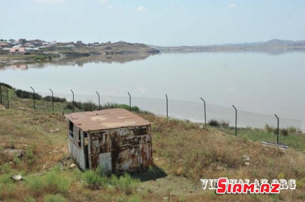 Masazırın duz gölünə axan çirkab suları, leş qoxusu