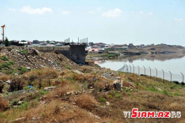 Masazırın duz gölünə axan çirkab suları, leş qoxusu