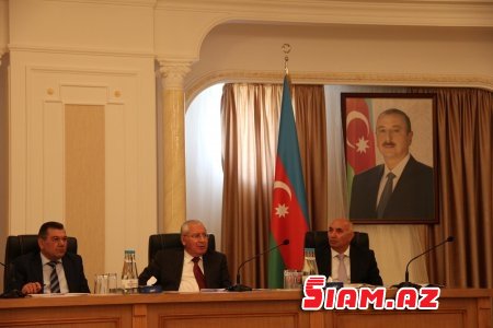 Nazir qohumlarını işə götürən institut direktorunu qovdu - FOTO