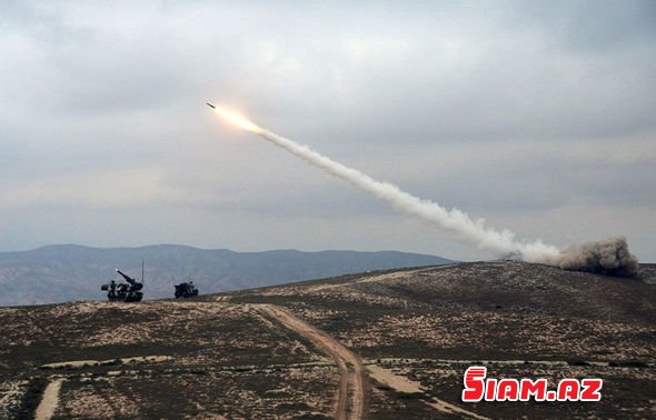 Azərbaycan yeni raketləri sınaqdan keçirdi (FOTO/VİDEO)