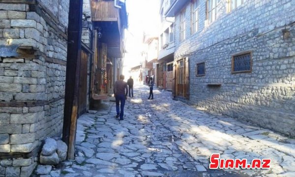 Turist Lahıca gəlir, yerli əhali isə qəsəbədən qaçır