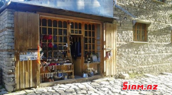 Turist Lahıca gəlir, yerli əhali isə qəsəbədən qaçır