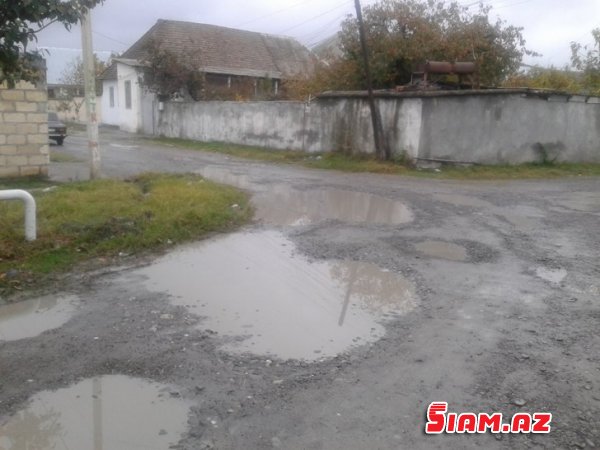 Göyçayın mərkəzində kənd yolu- başçıdan ŞİKAYƏT+FOTOLAR