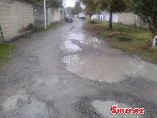 Göyçayın mərkəzində kənd yolu- başçıdan ŞİKAYƏT+FOTOLAR