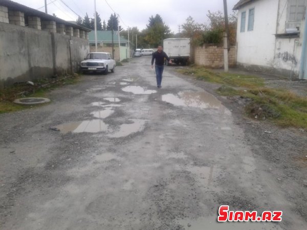 Göyçayın mərkəzində kənd yolu- başçıdan ŞİKAYƏT+FOTOLAR