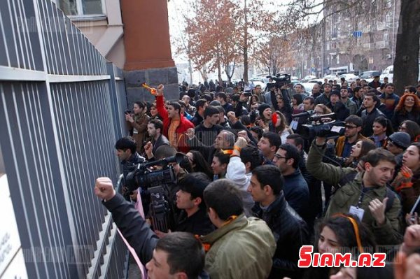 Ermənistanda tələbə qiyamı: işğalçı ölkəni qarışdıran 3 səbəb