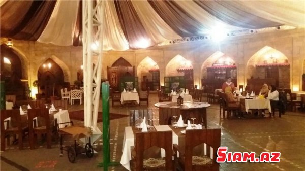 Bəzi restoranlarda tütün qadağasına məhəl qoyulmur