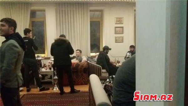 Bəzi restoranlarda tütün qadağasına məhəl qoyulmur